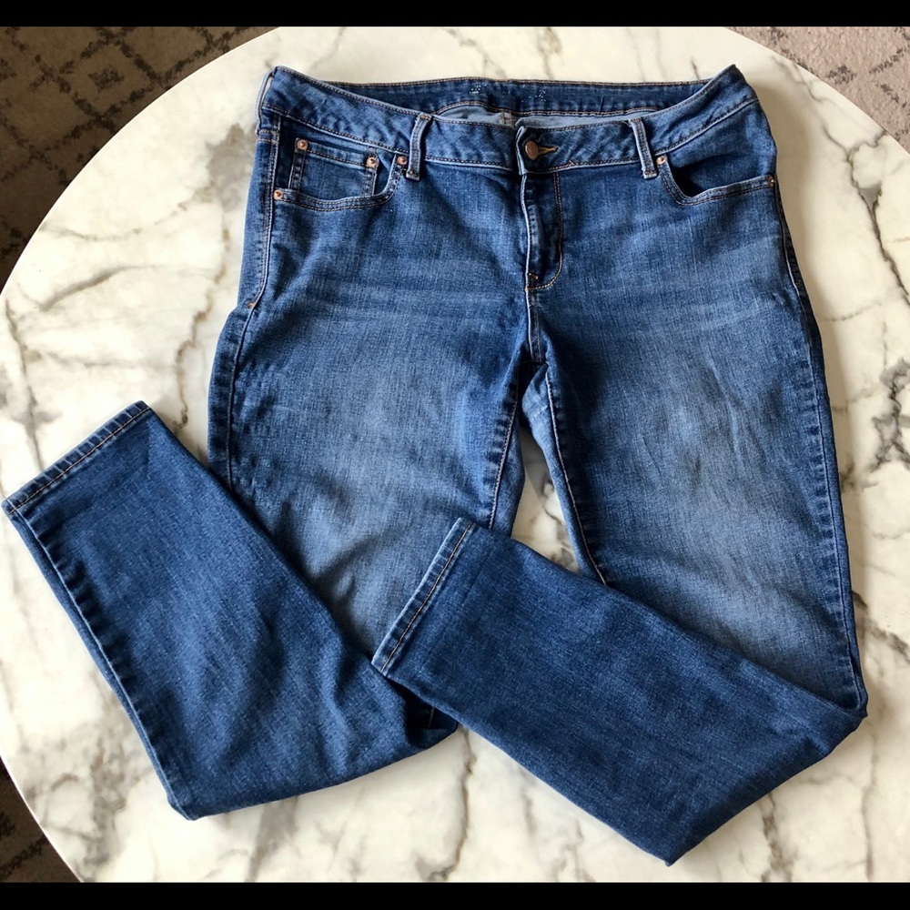 Old Navy Mid Rise Classic Jeans size 16 regular